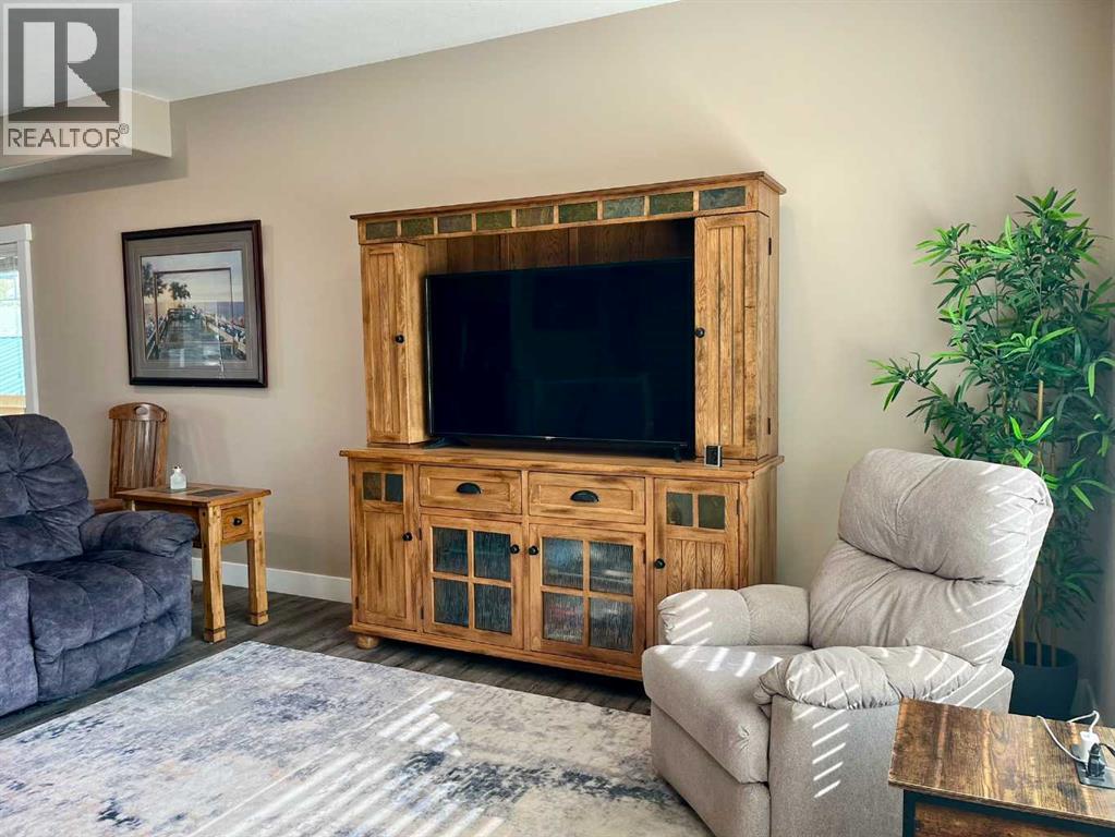 5132 54 Avenue - 6