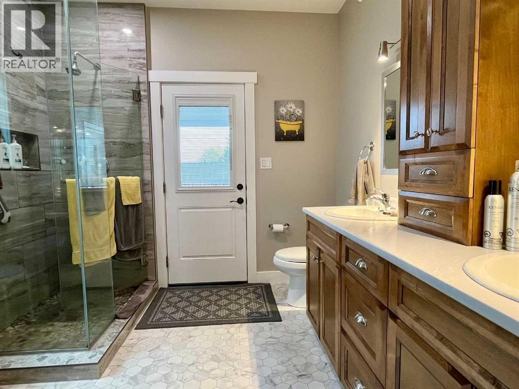 5132 54 Avenue - 12