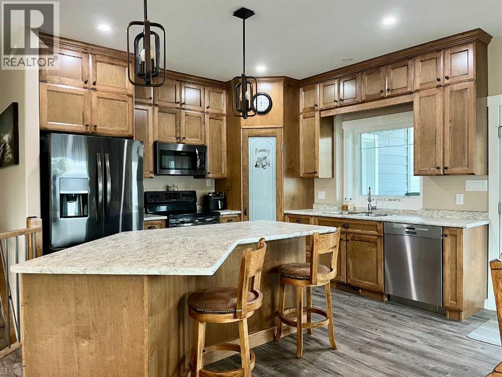 5132 54 Avenue - 8