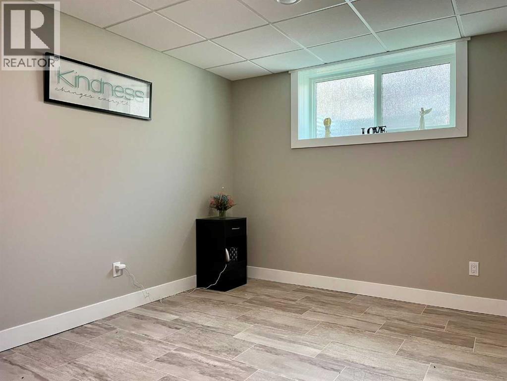 5132 54 Avenue - 24