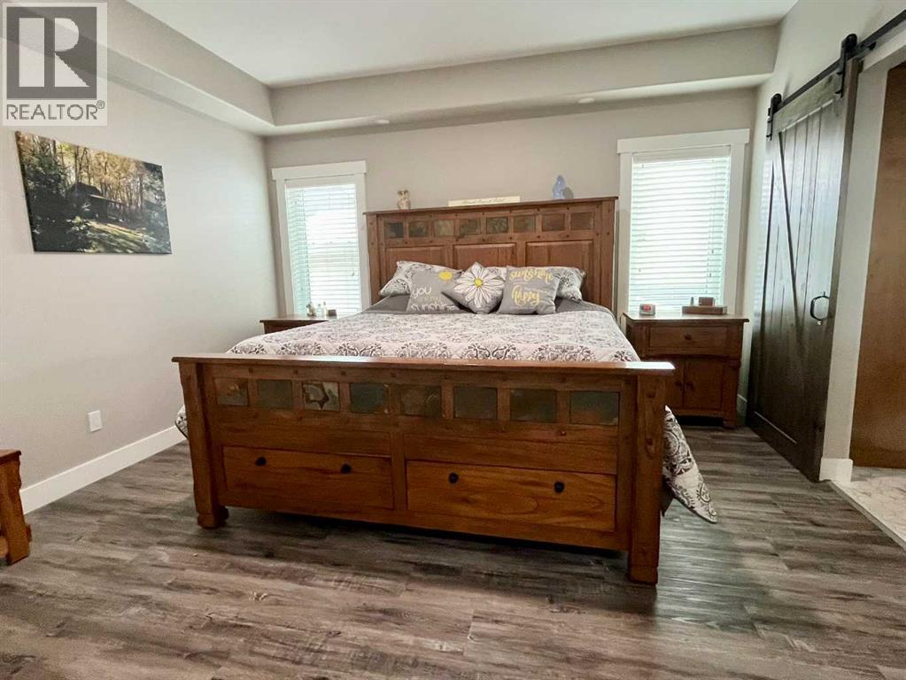 5132 54 Avenue - 10