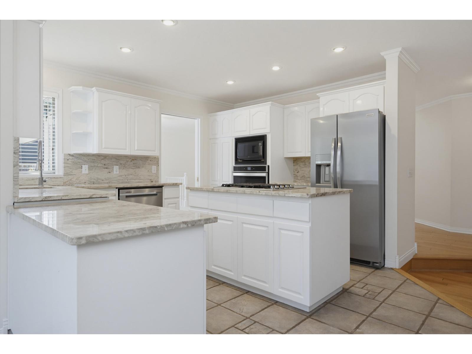 20324 94B AVENUE, Langley