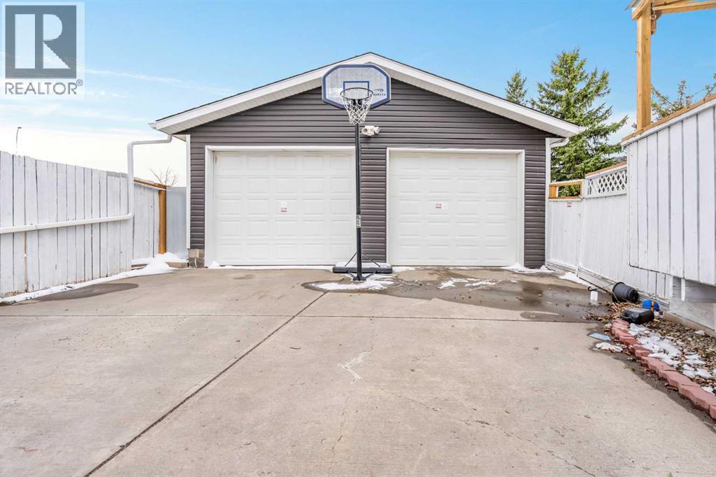 87 Castleglen Road NE - 28