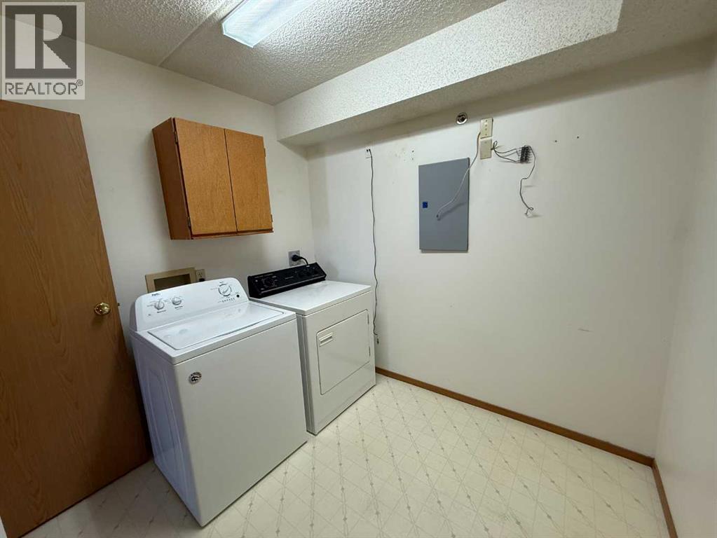 #206, 5007 52 Avenue - 10