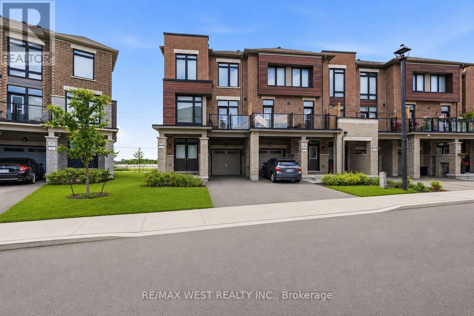 Listing photo of 55 HOLYROOD CRESCENT