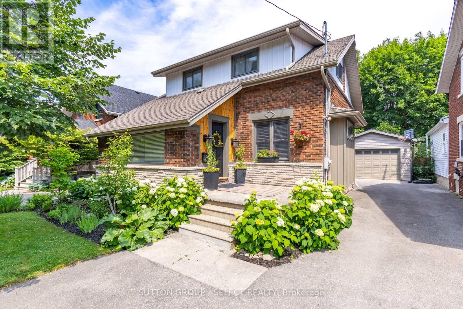 442 VICTORIA STREET - 1
