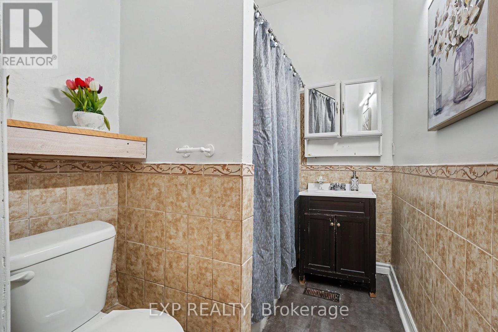 52 CATHCART STREET - 10