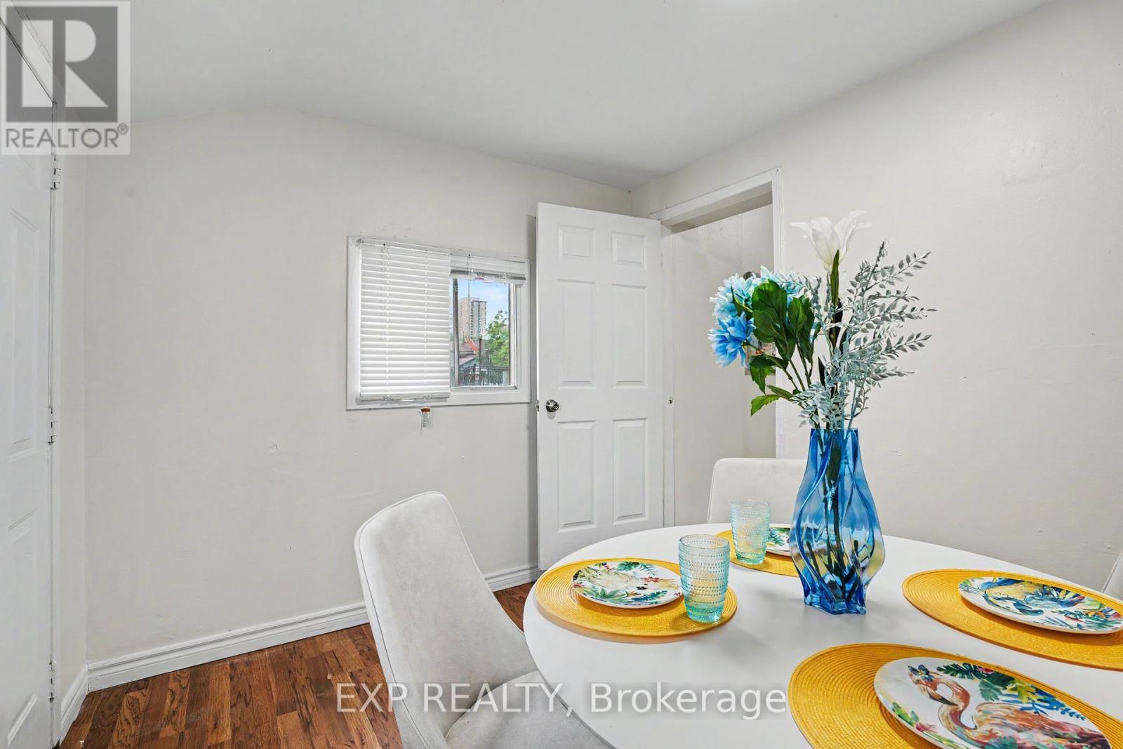 52 CATHCART STREET - 15