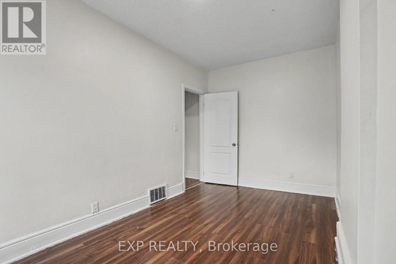 52 CATHCART STREET - 20