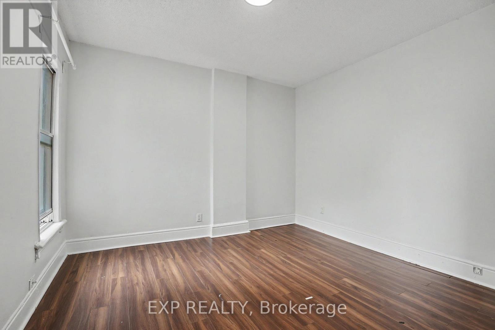 52 CATHCART STREET - 21