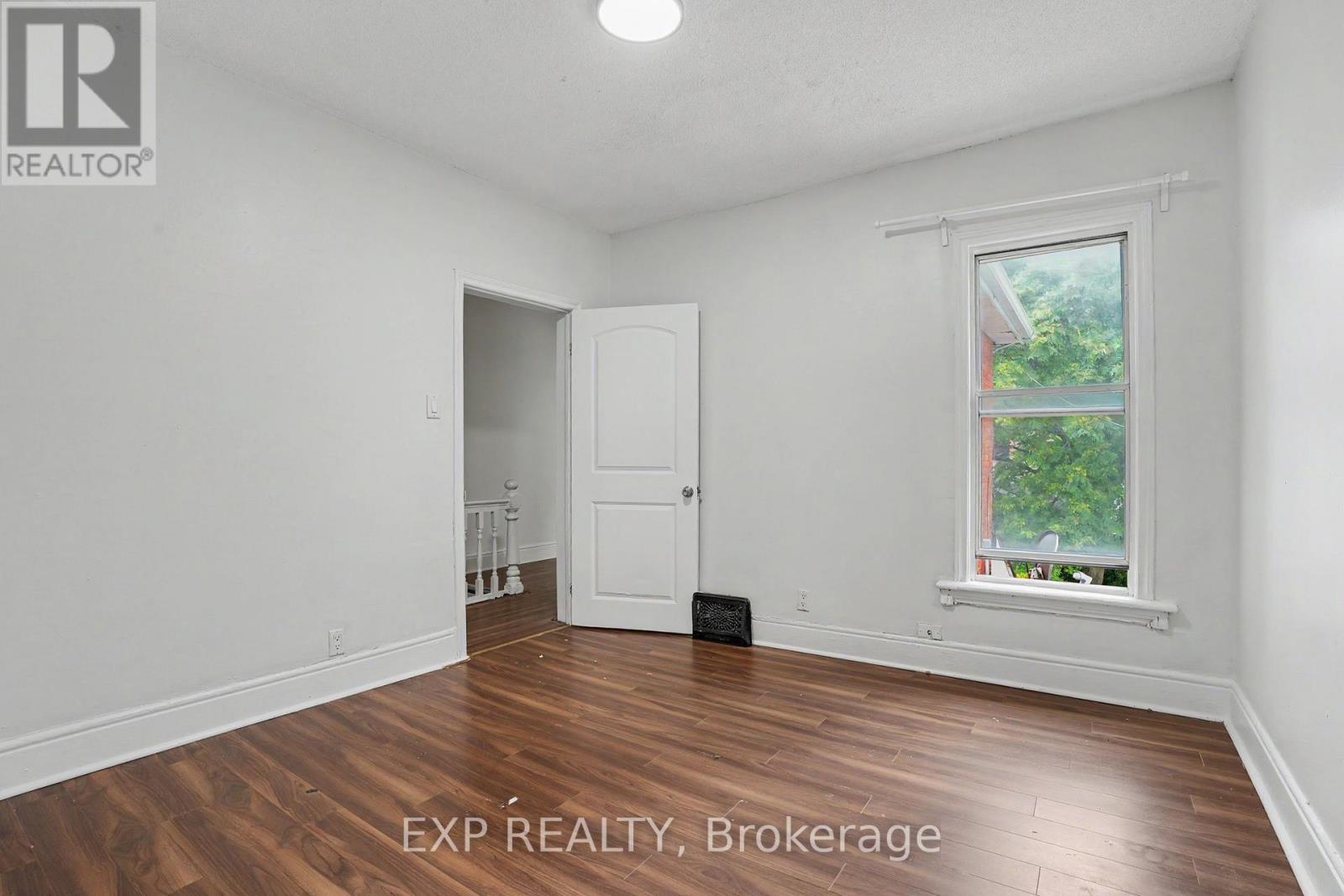52 CATHCART STREET - 22