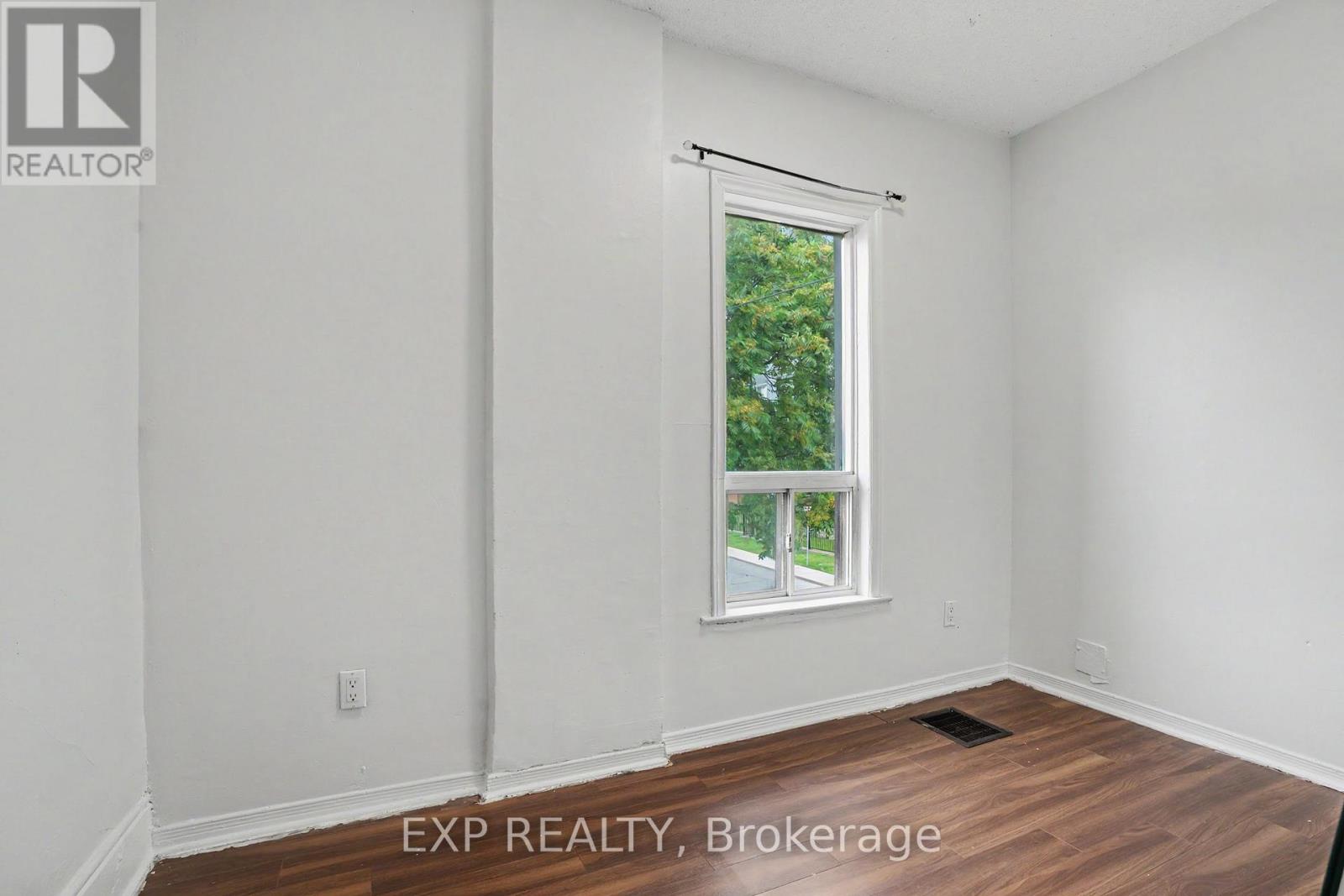 52 CATHCART STREET - 24