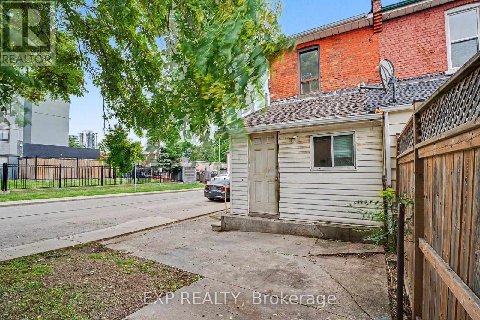 52 CATHCART STREET - 28