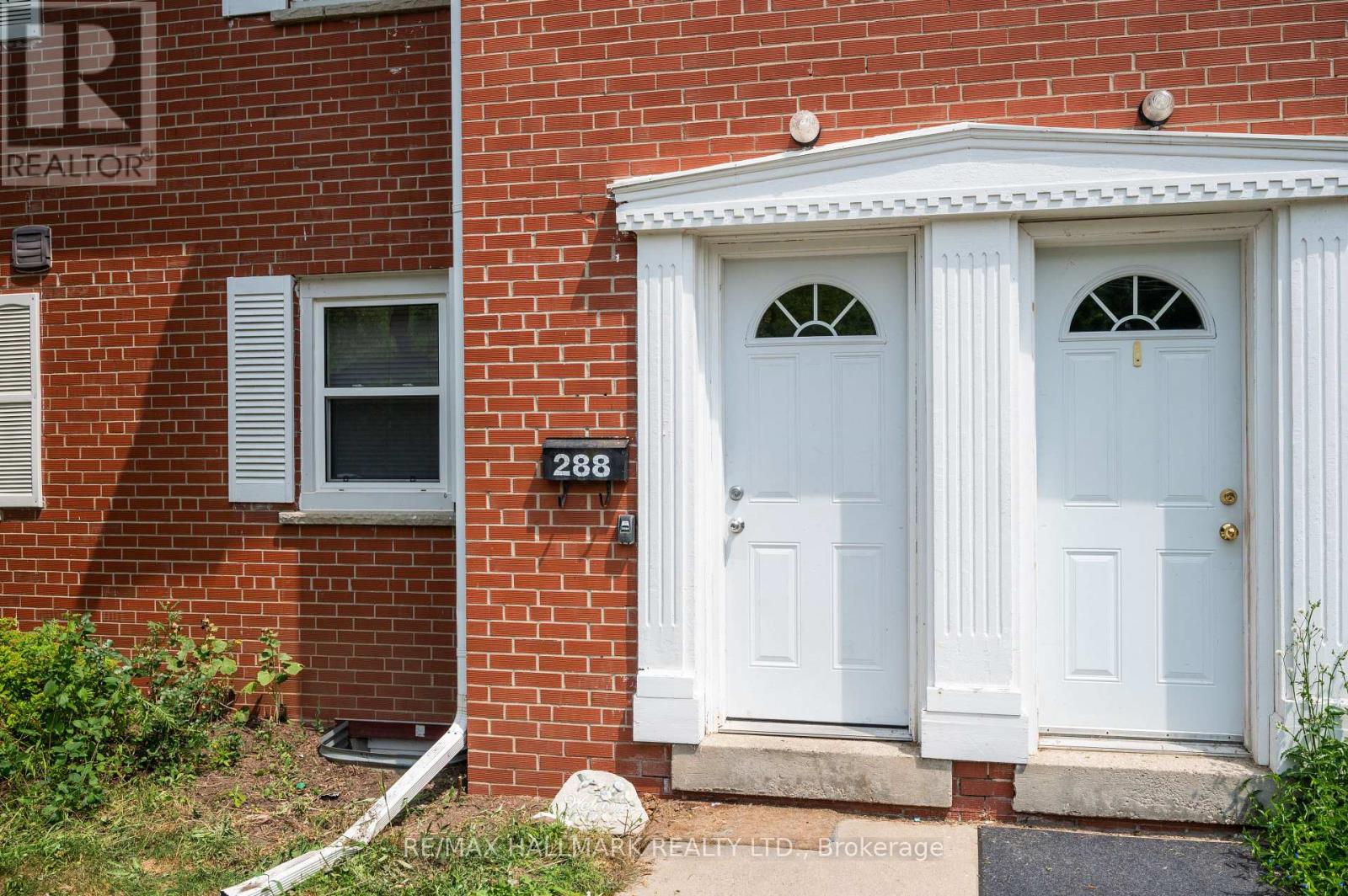 #25 288 WESTCOURT PLACE - 2