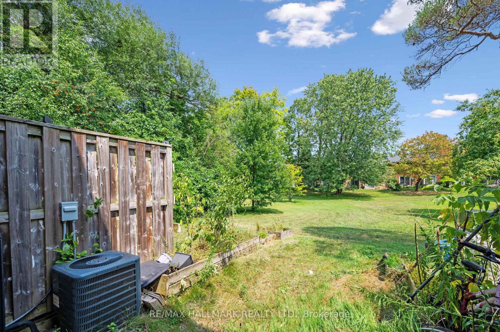 #25 288 WESTCOURT PLACE - 33