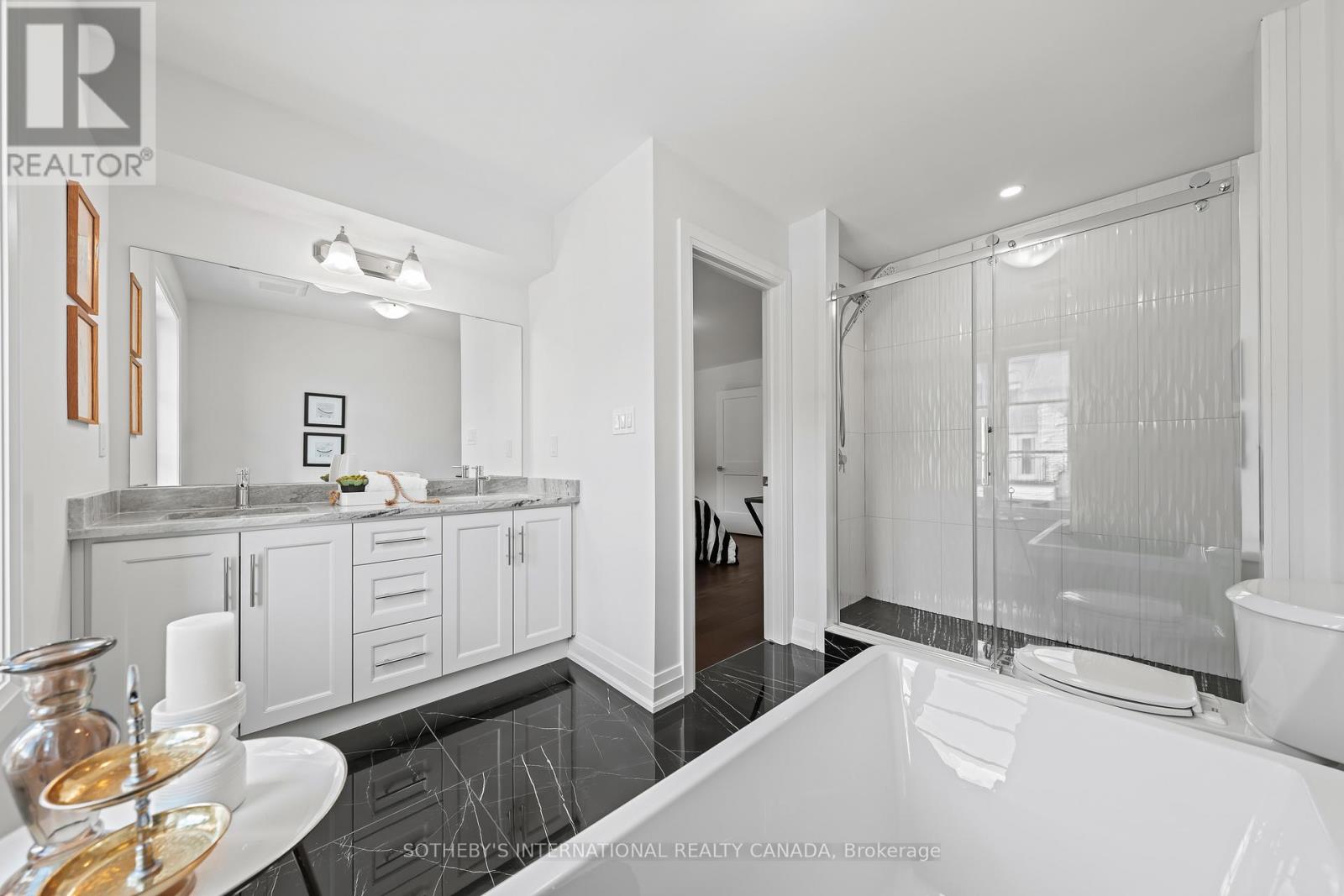 #23 675 VICTORIA ROAD N - 23