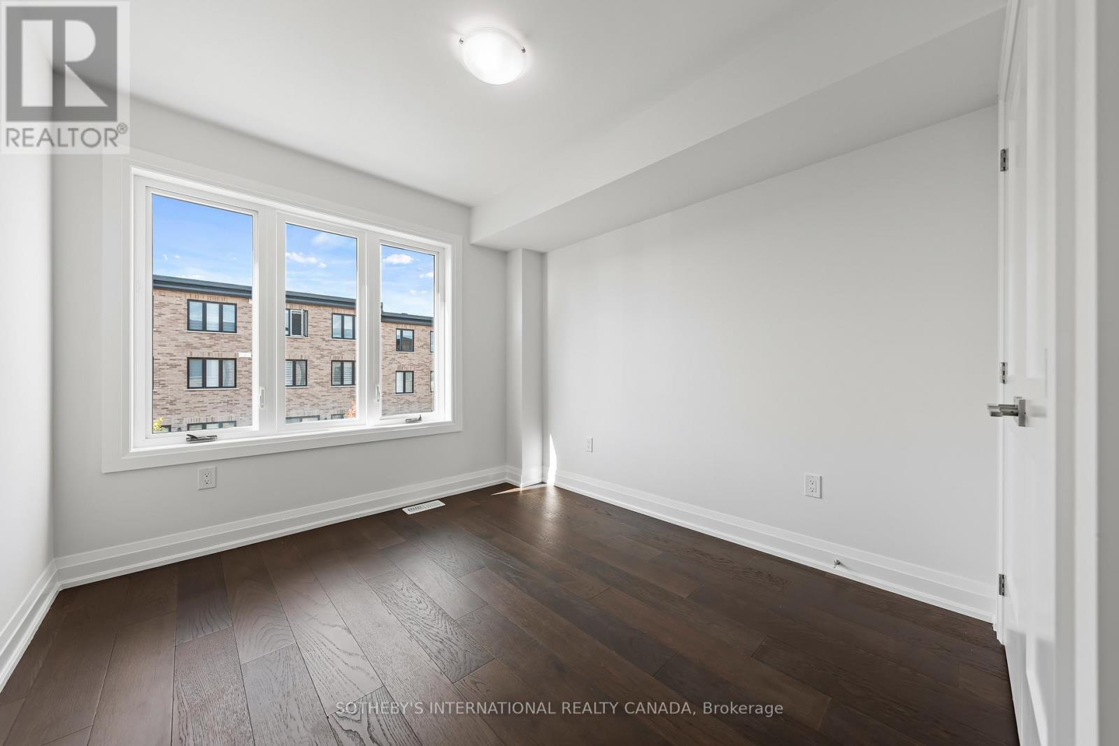 #23 675 VICTORIA ROAD N - 25