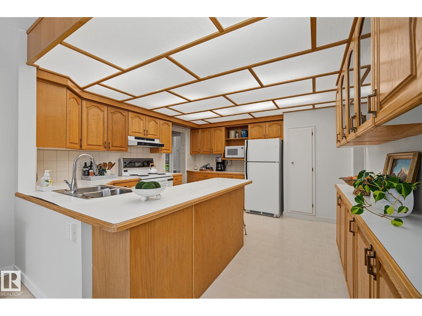 9516 146 ST NW - 11