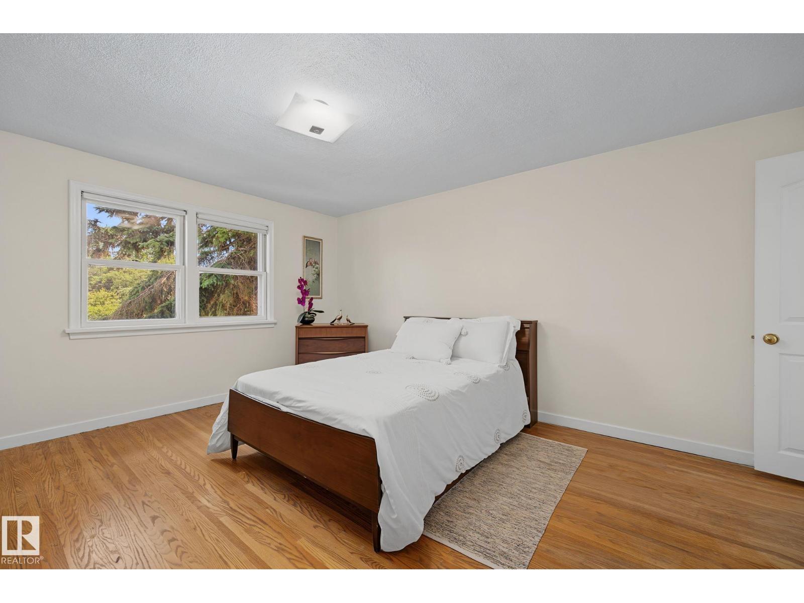 9516 146 ST NW - 25