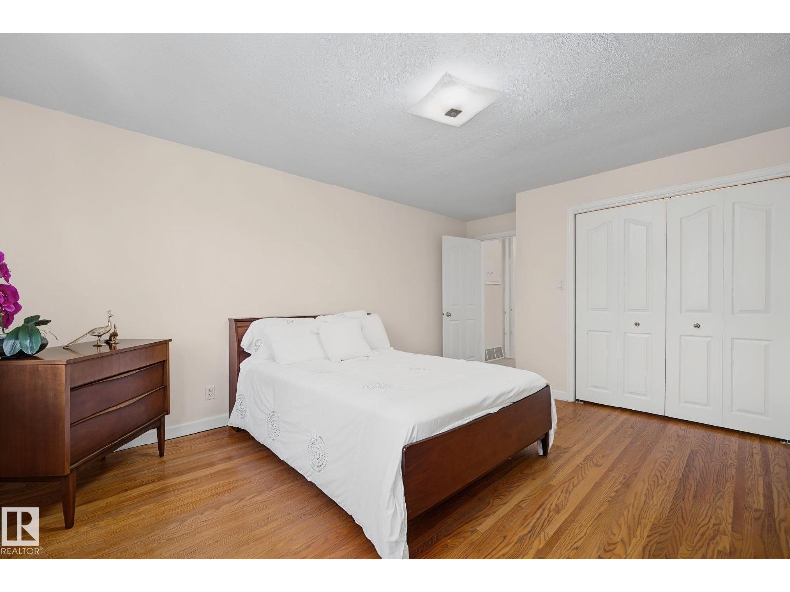9516 146 ST NW - 26
