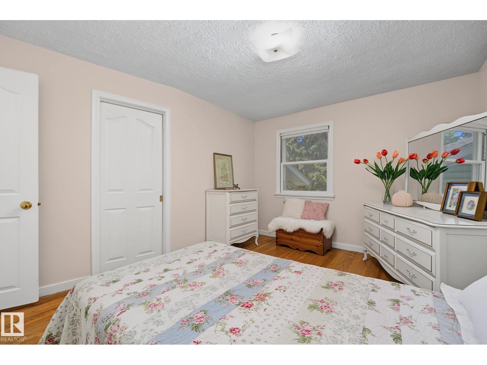 9516 146 ST NW - 30