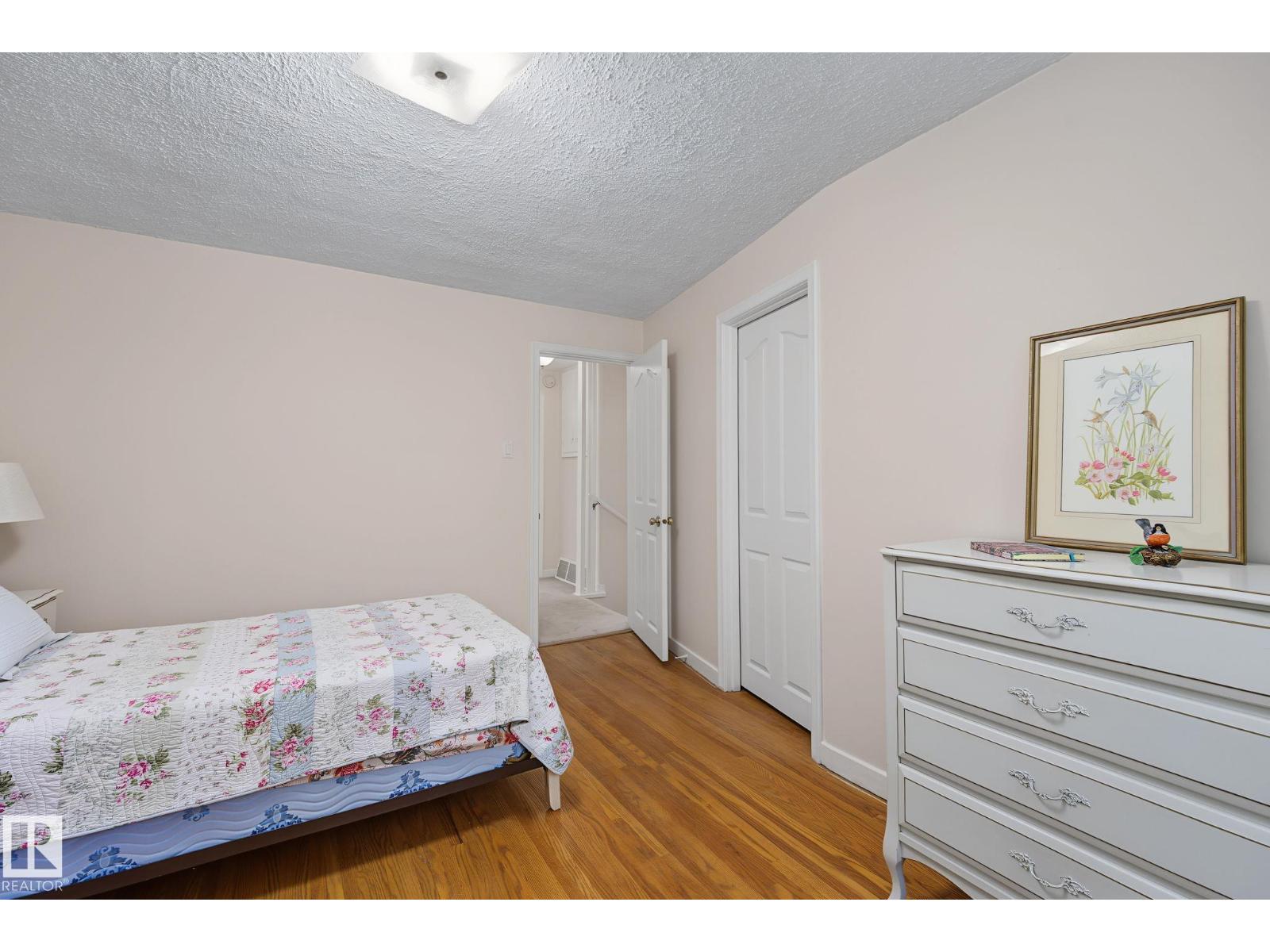 9516 146 ST NW - 31