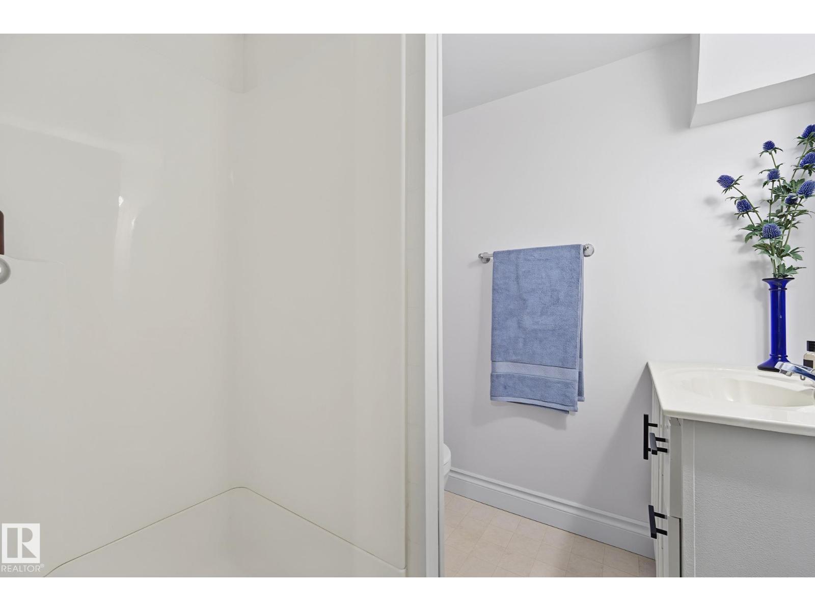 9516 146 ST NW - 36