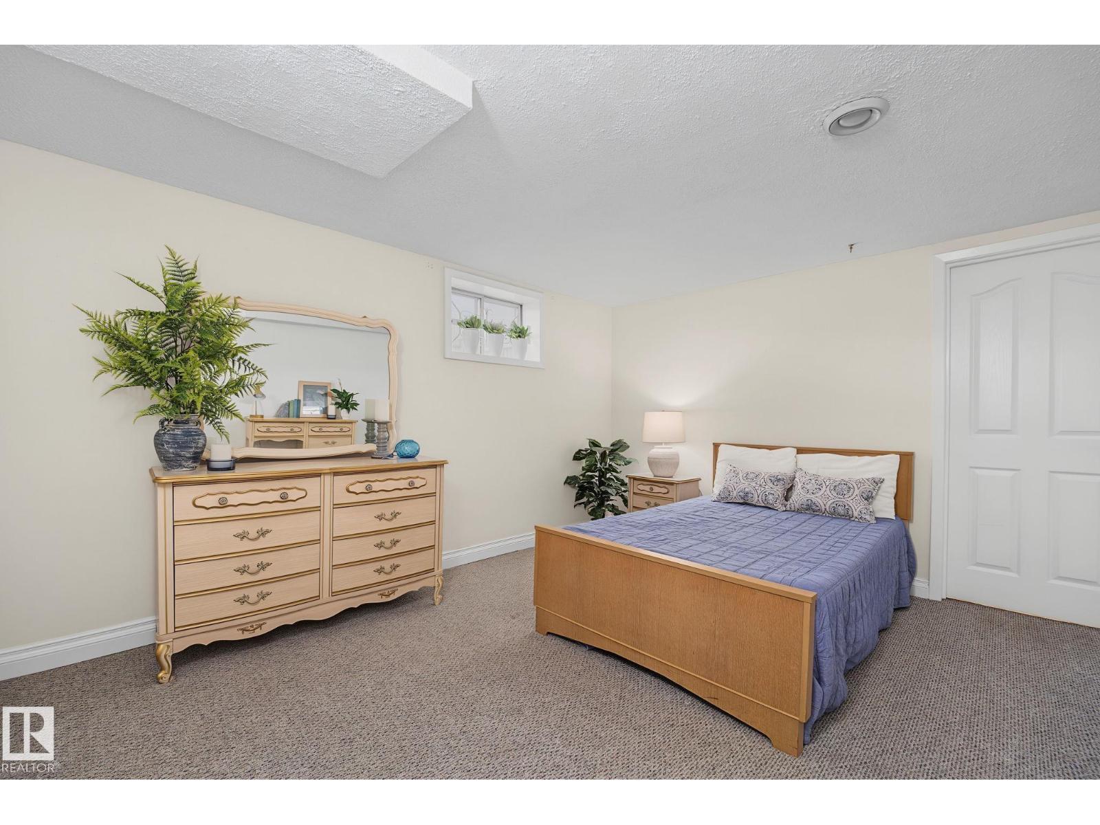 9516 146 ST NW - 37