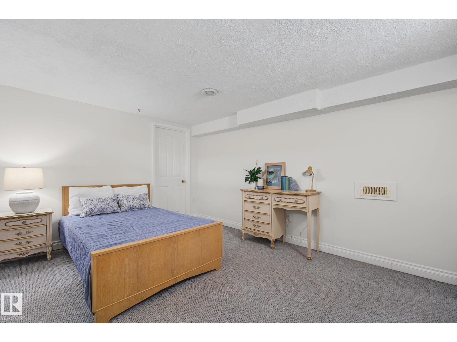 9516 146 ST NW - 38