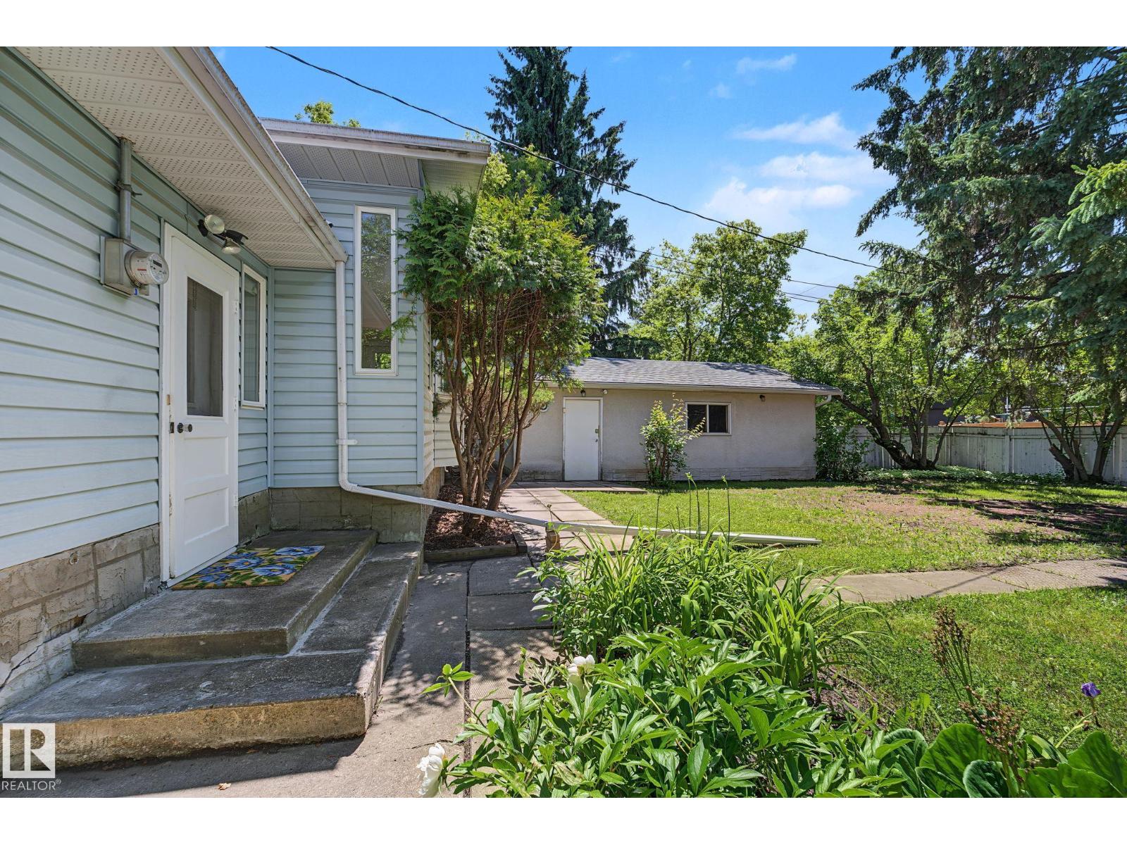 9516 146 ST NW - 49