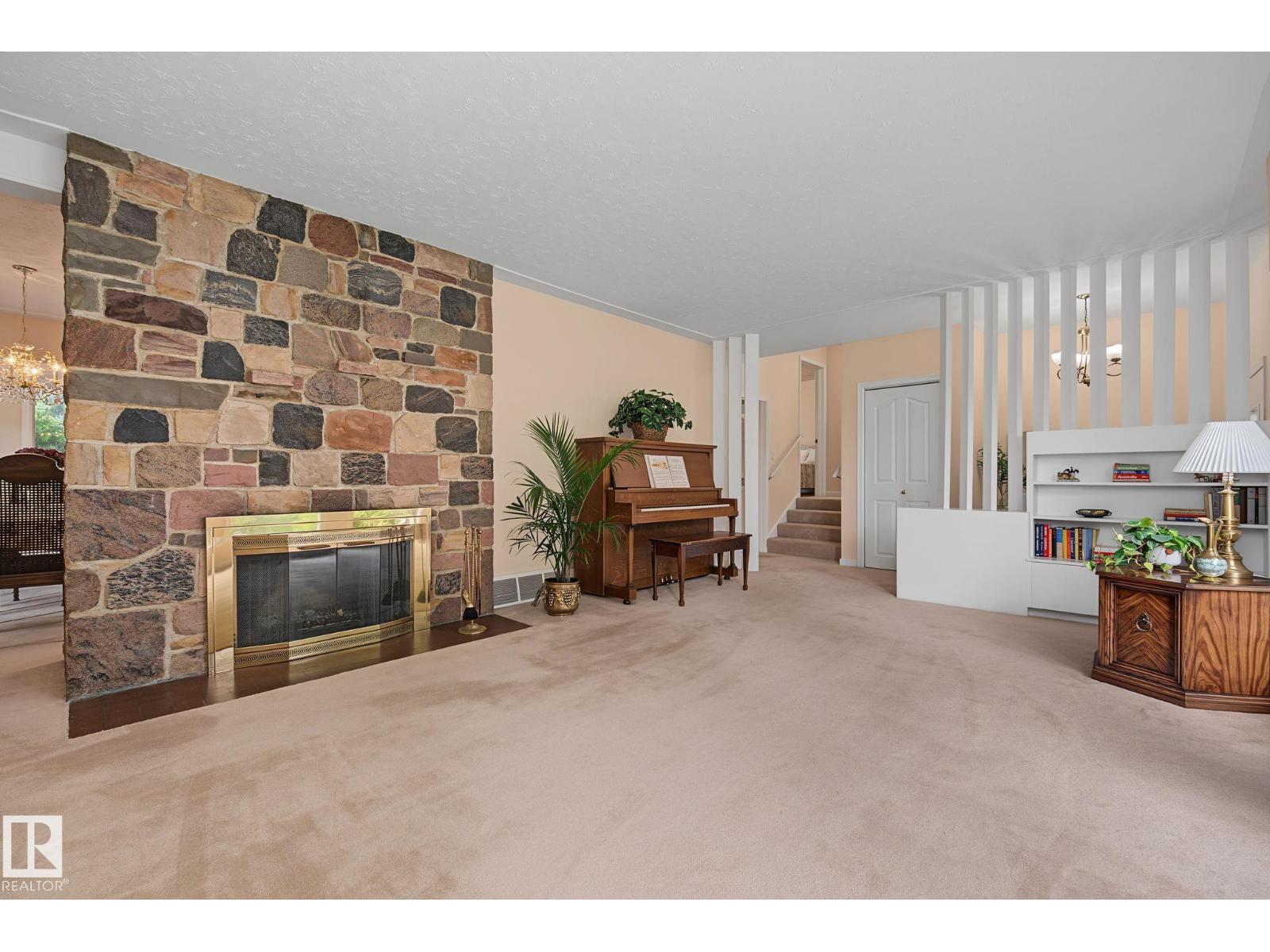 9516 146 ST NW - 6