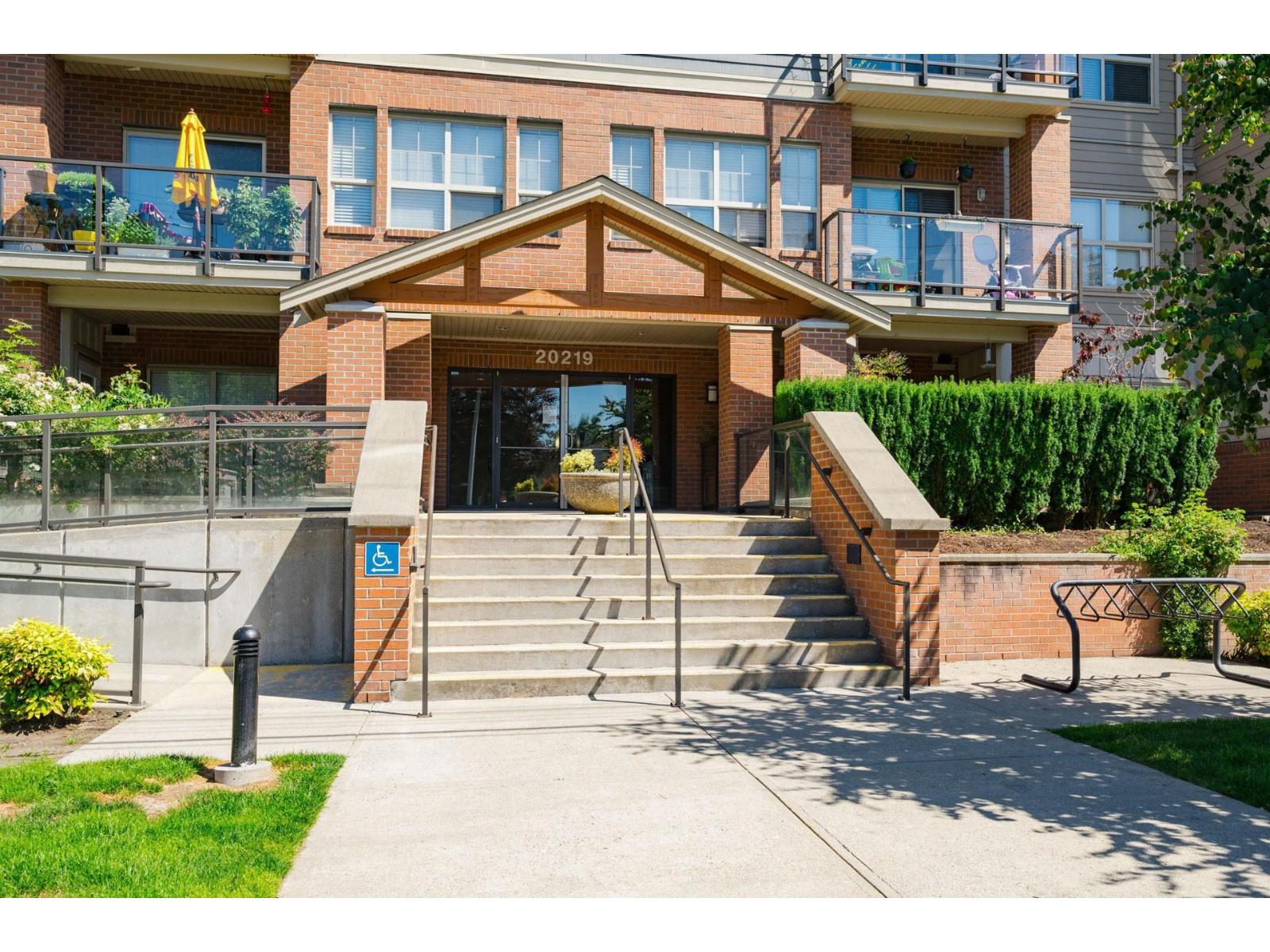 109 20219 54A AVENUE, Langley