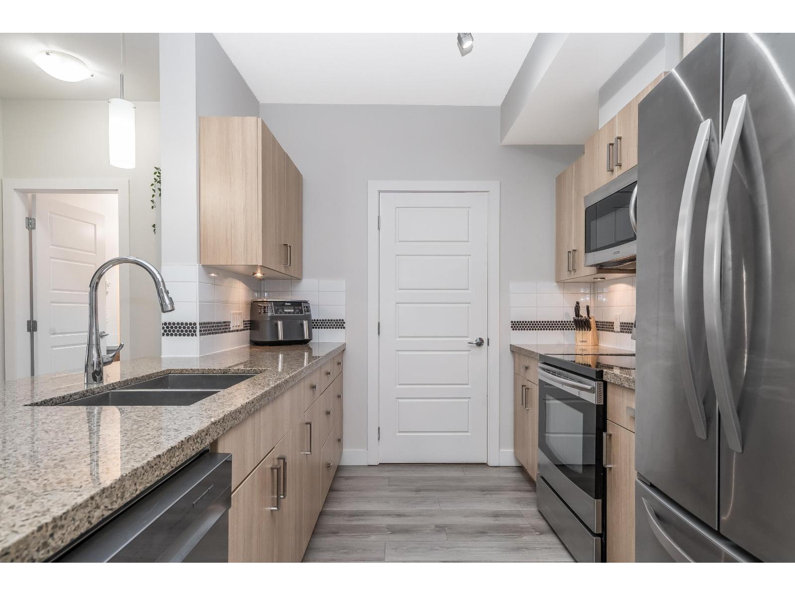 109 20219 54A AVENUE, Langley