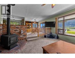 Living room - 8717 Veteran Road, Kamloops, BC V0E1Z2 Photo 8