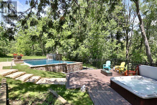 43 WOODLAND ACRES CRESCENT - 6
