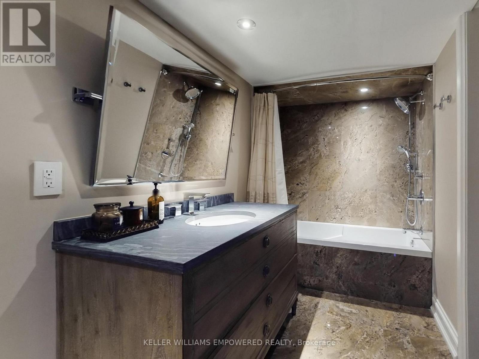 43 WOODLAND ACRES CRESCENT - 47