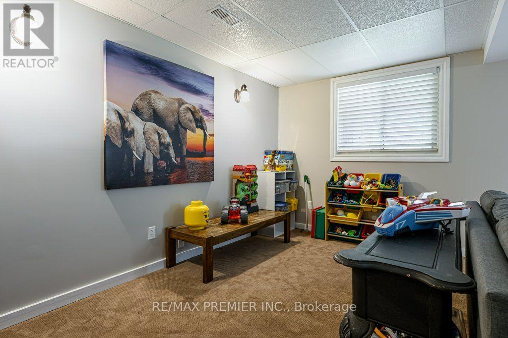 93 KATE AITKEN CRESCENT - 32
