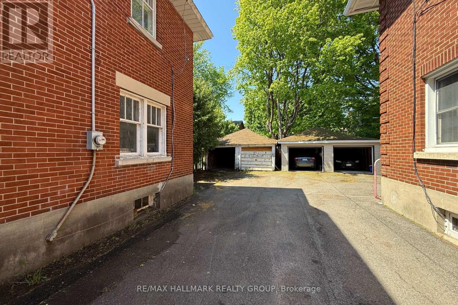 142 CLARENDON AVENUE - 4