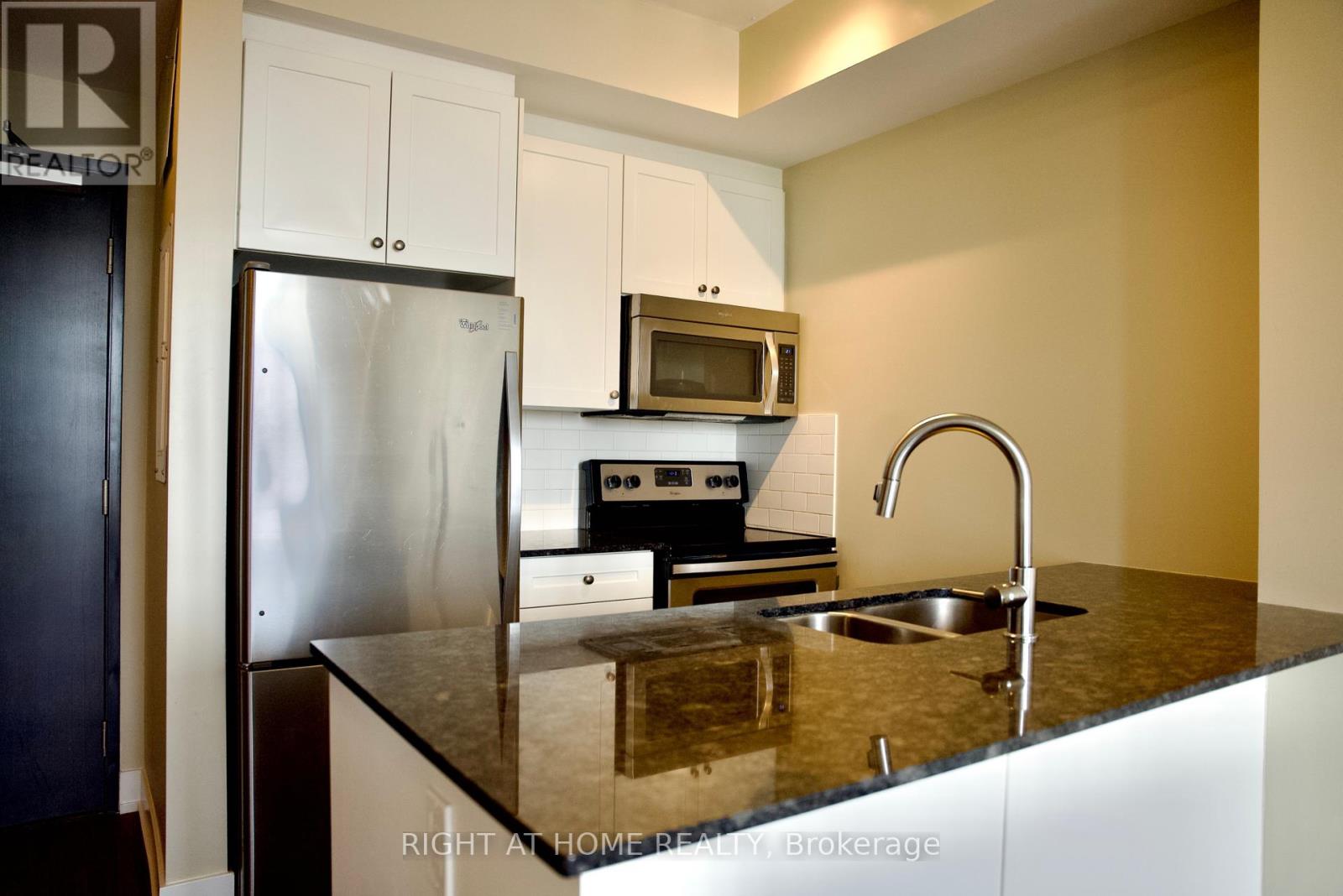 #708 118 HOLMWOOD AVENUE - 8
