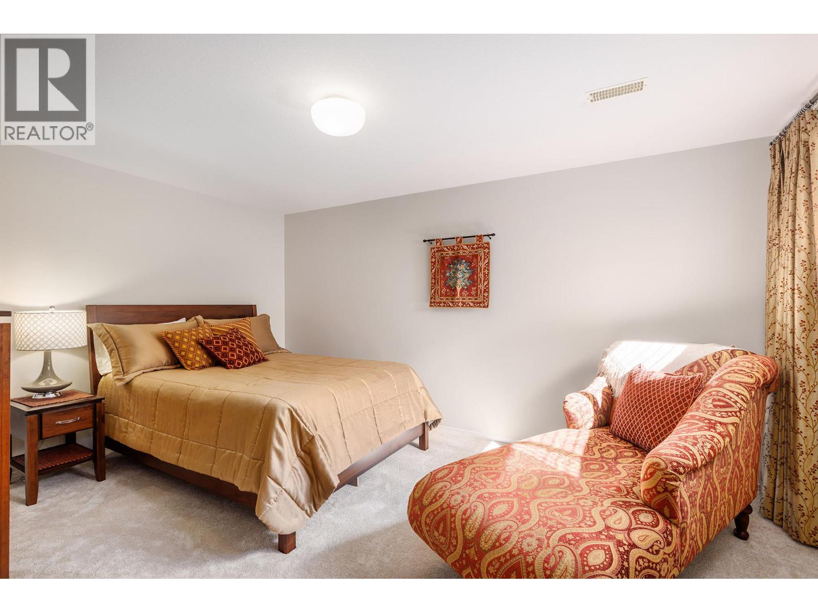#39 1874 Parkview Crescent - 18