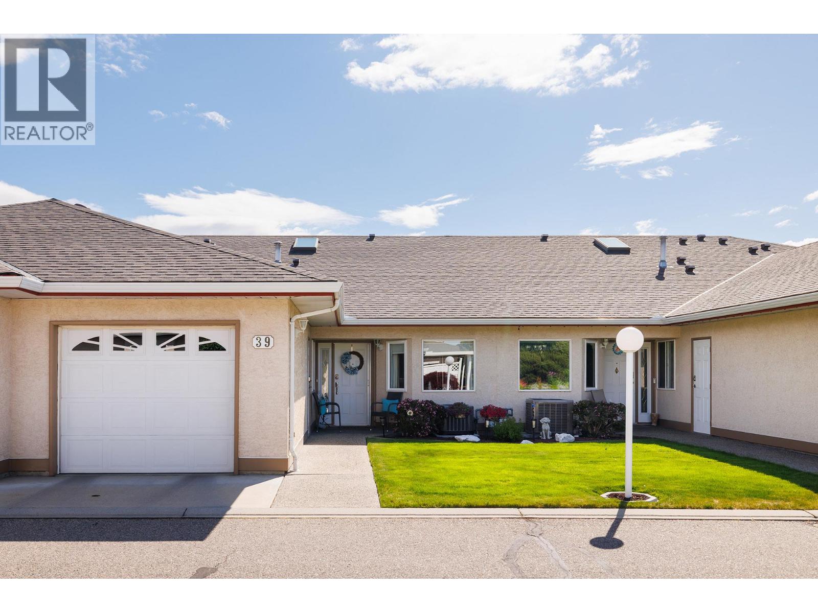 #39 1874 Parkview Crescent - 26