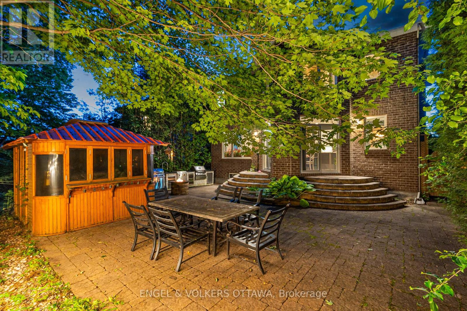 8 GLENRILL PLACE - 44