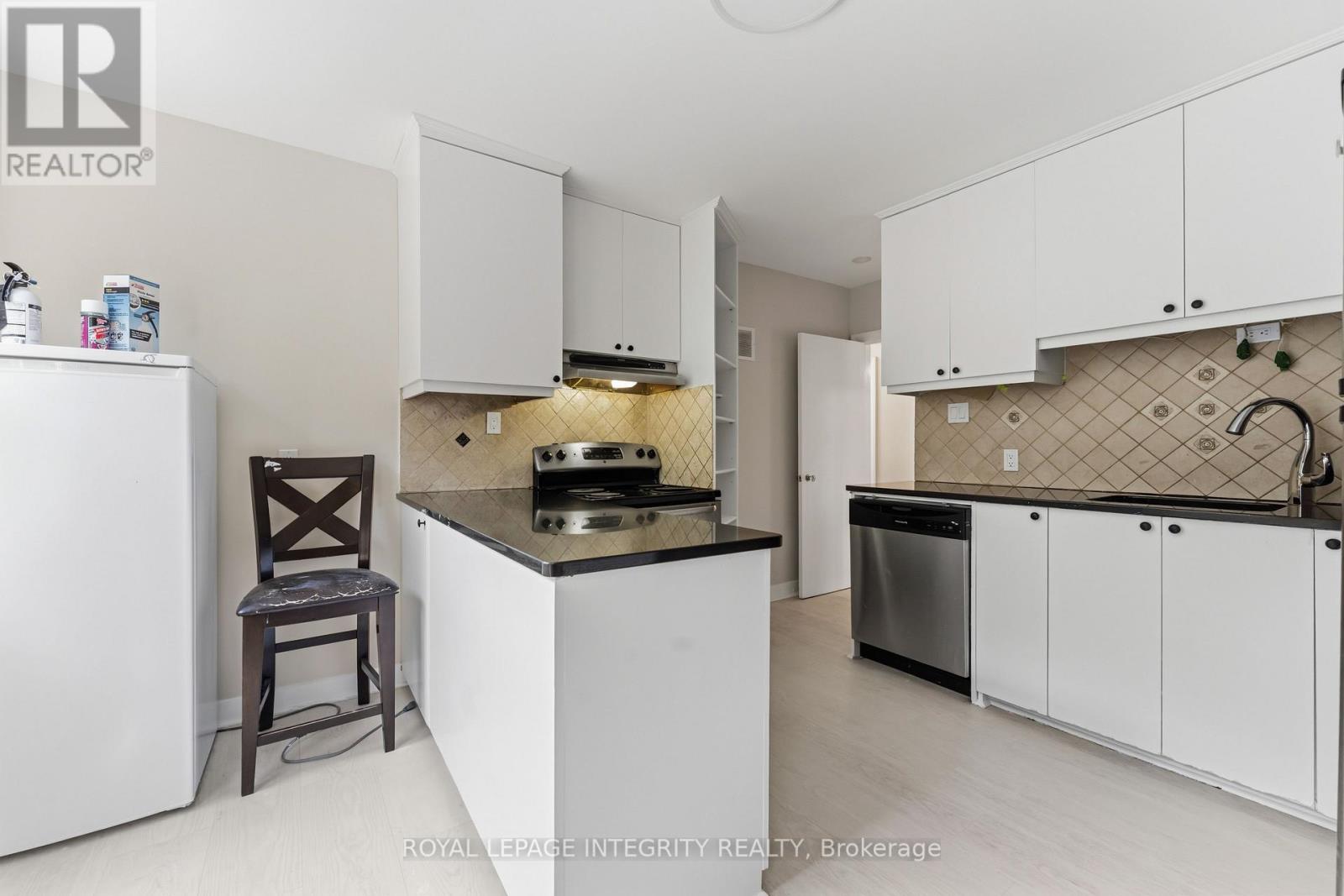 1873 FAIRBANKS AVENUE, Ottawa. Luxury613. By Peter Sagos - Image 11