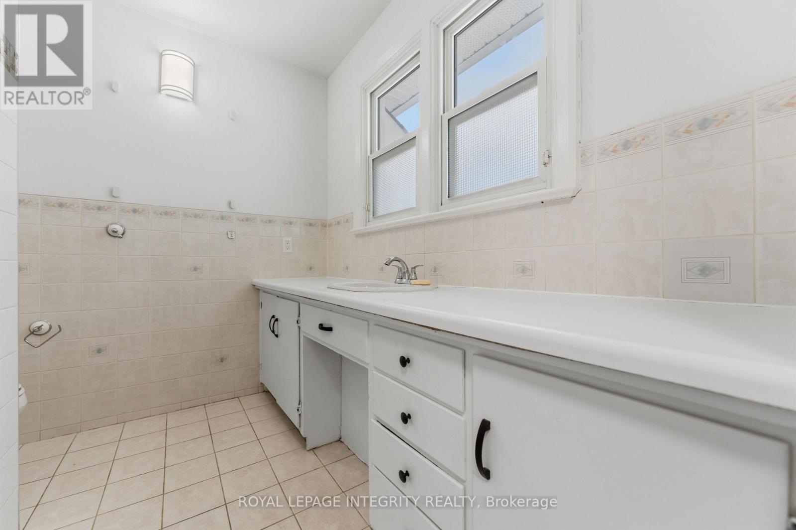 1873 FAIRBANKS AVENUE, Ottawa. Luxury613. By Peter Sagos - Image 19
