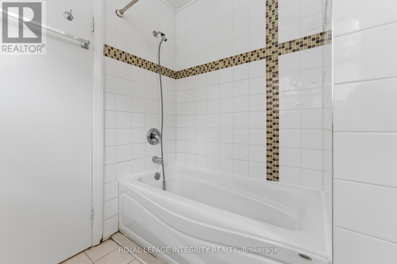 1873 FAIRBANKS AVENUE, Ottawa. Luxury613. By Peter Sagos - Image 20