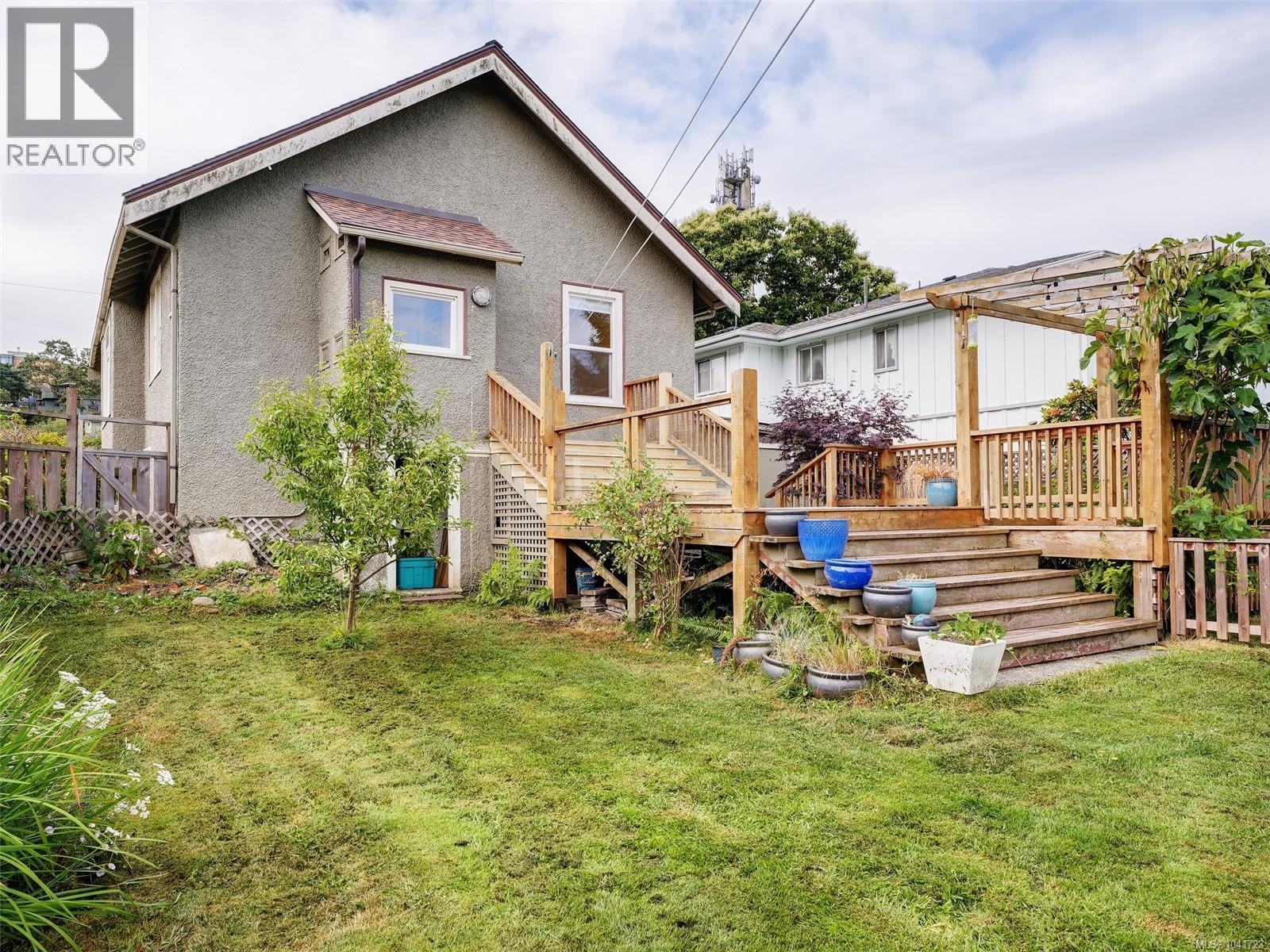 1344 Lang St, Victoria