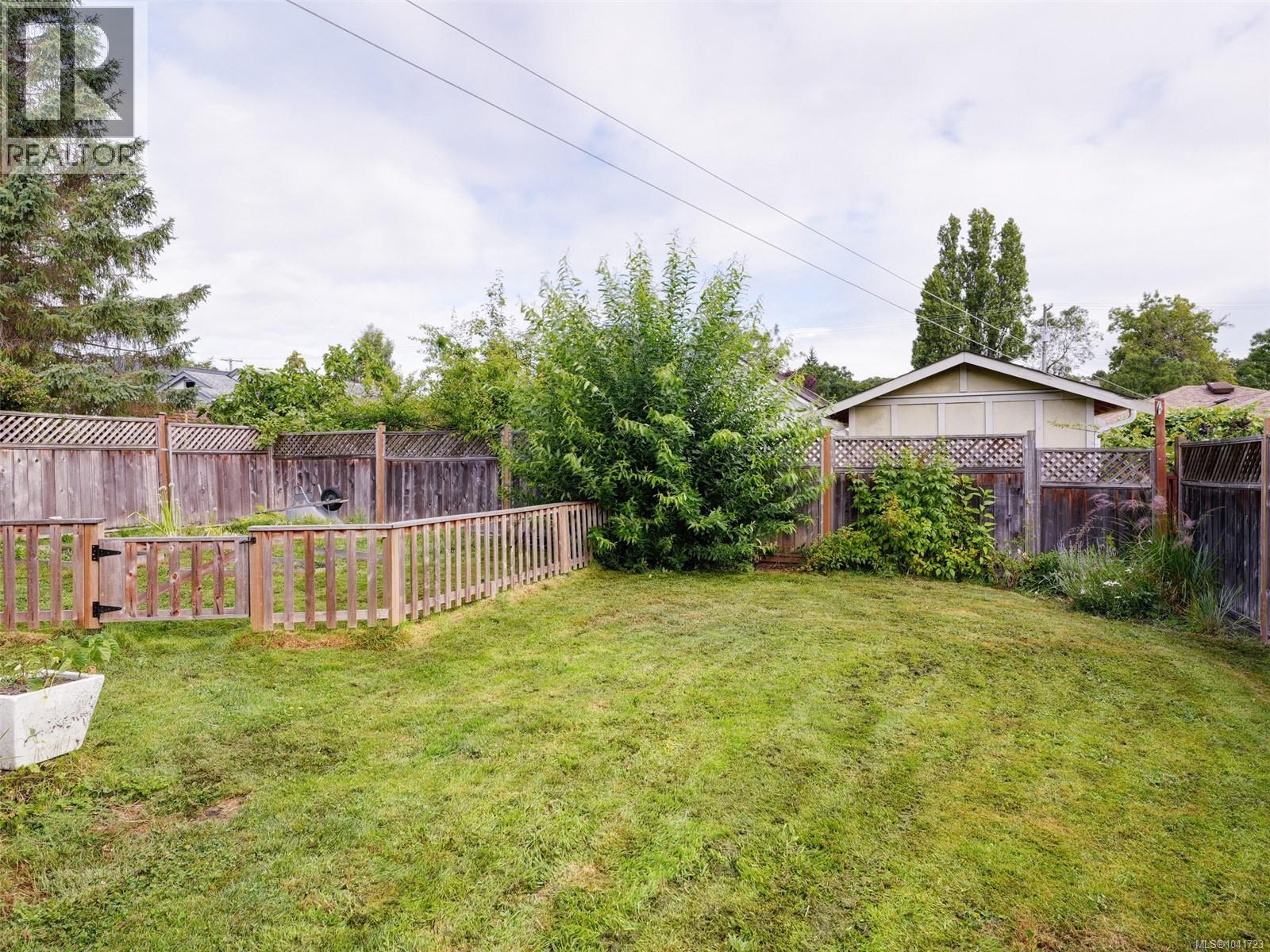 1344 Lang St, Victoria