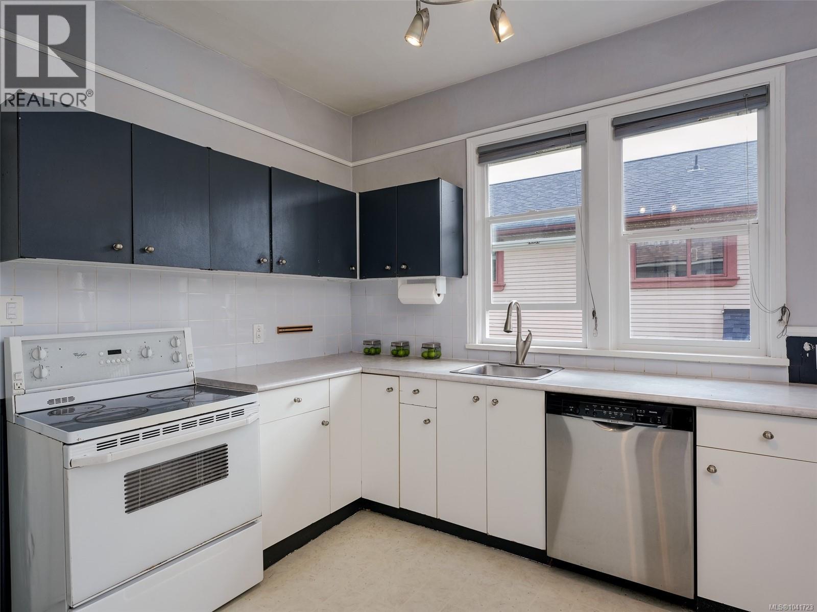 1344 Lang St, Victoria