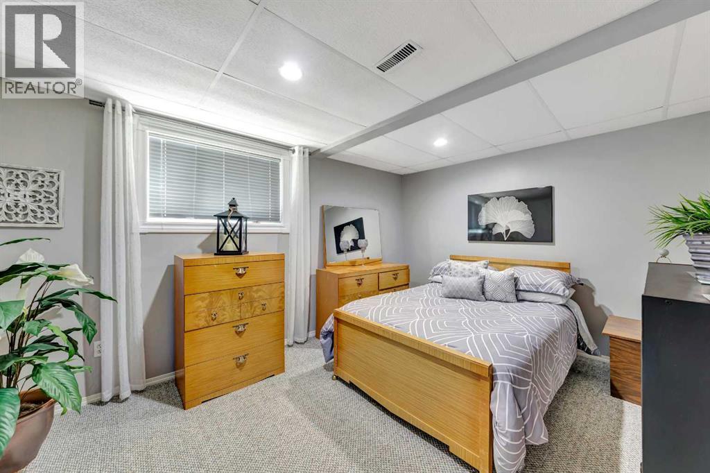 2307 52B Avenue - 33