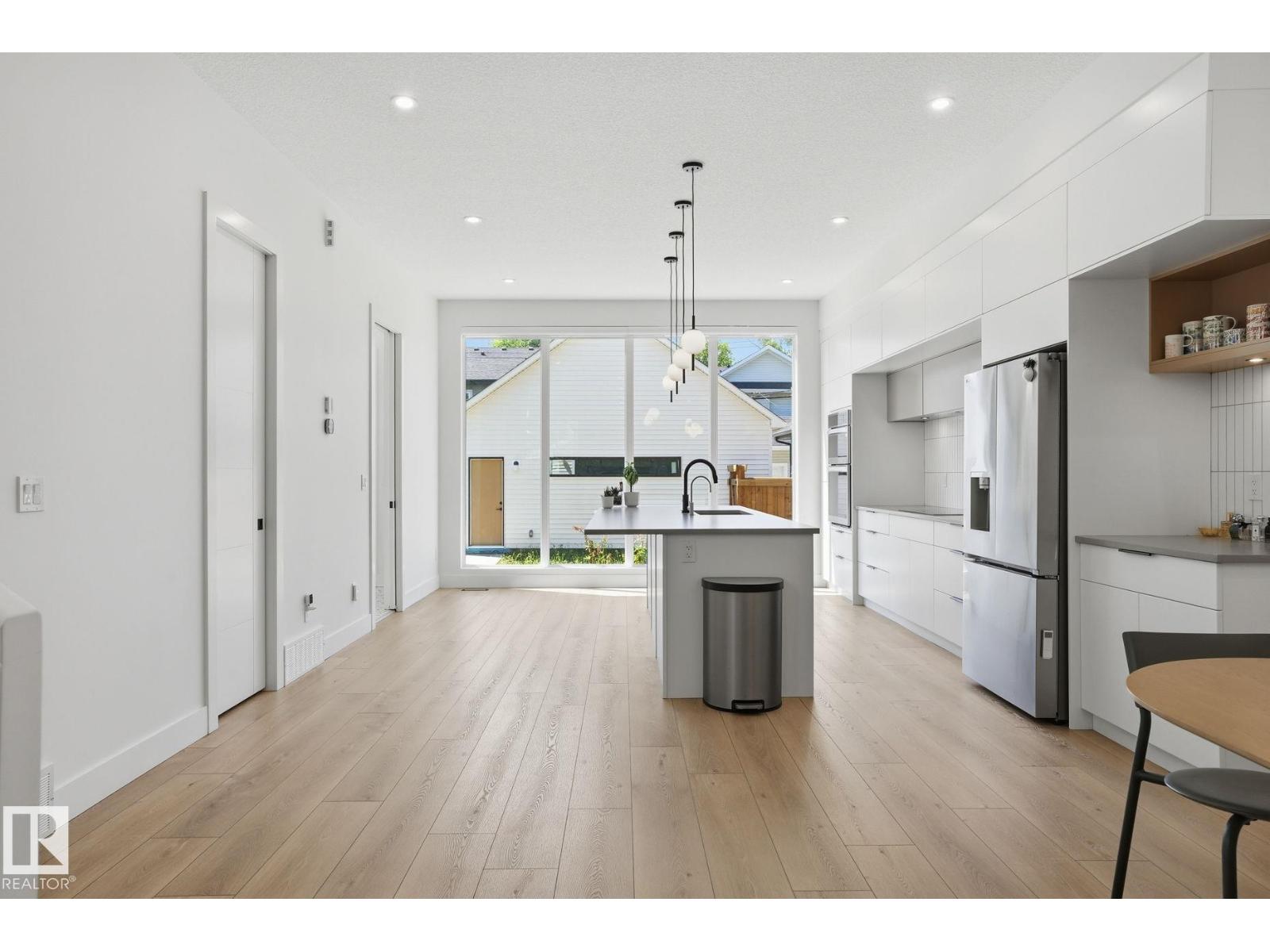 14315 98 AV NW NW - 18